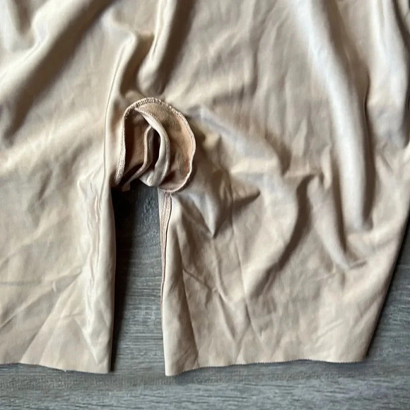 SPANX Slimplicity Open-Bust Mid-Thigh Bodysuit Shapewear - Picture 12 of 14